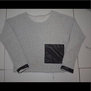 Slight crop long sleeve cotton and leather top